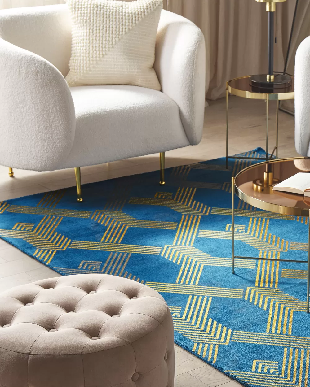 Beliani Vekse - Tappeto in viscosa con sfumature blu e oro, 160x230 cm per soggiorno moderno