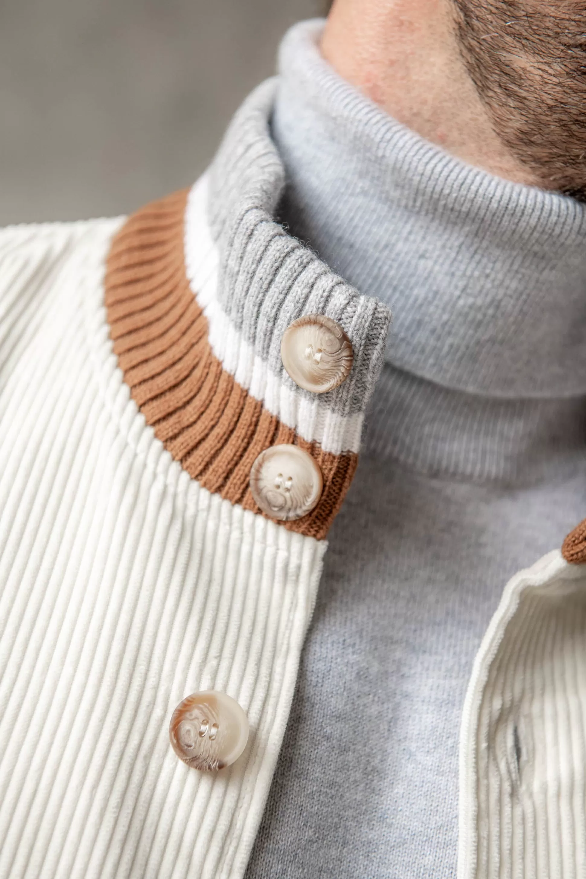 Pini Parma Giacca Bomber Premium - Intreccio di Maglione e Velluto a Coste | Produzione Artigianale Italiana con Design Esclusivo

(：，