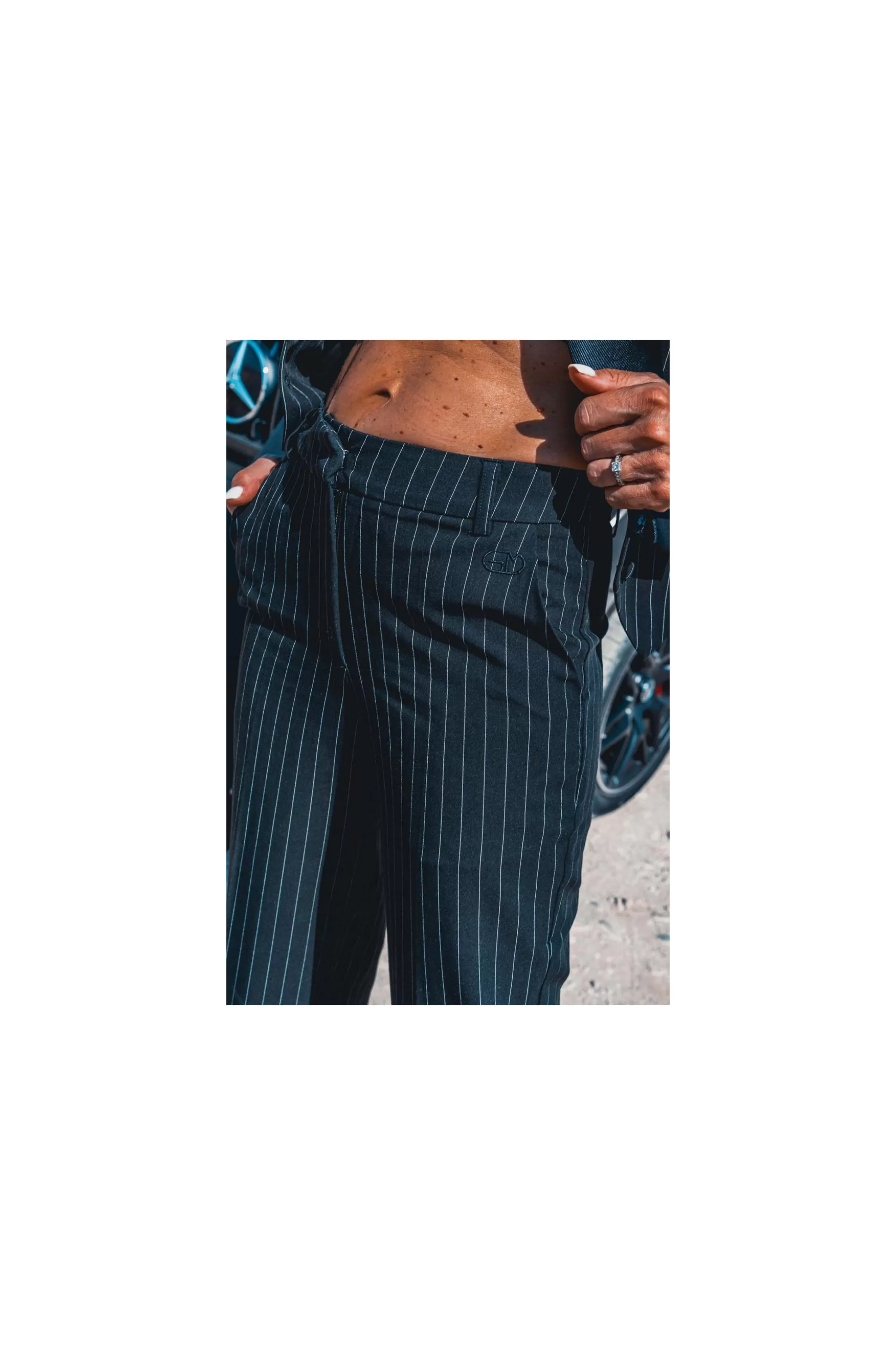 Pantaloni Comodi Bonnie-Noir: Stilizzati e Convenienti, Abbinabili a Pantaloncini