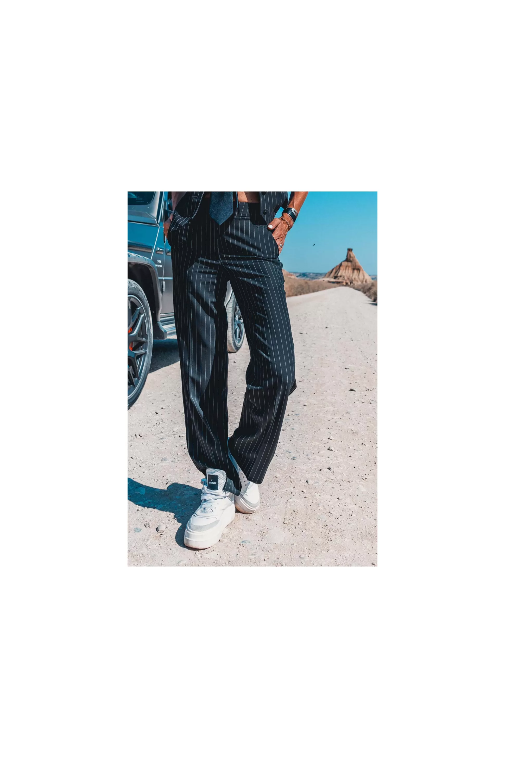 Pantaloni Comodi Bonnie-Noir: Stilizzati e Convenienti, Abbinabili a Pantaloncini