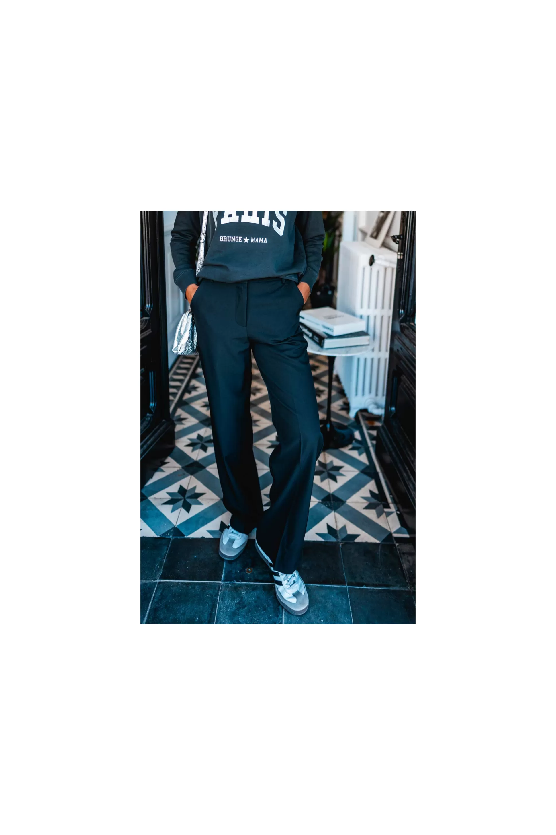 Pantaloni & Shorts Detroit Noir - Comodi e Convenienti per Ogni Occasione