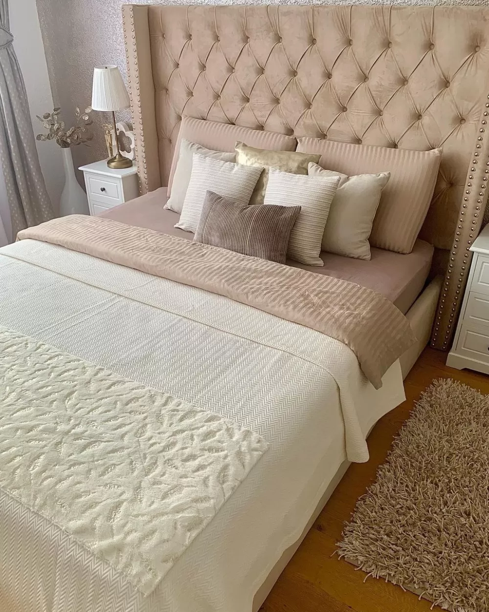 Beliani Parisanky: Copriletto in Velluto Beige Misura King 180x200 cm - Linea Lubbon