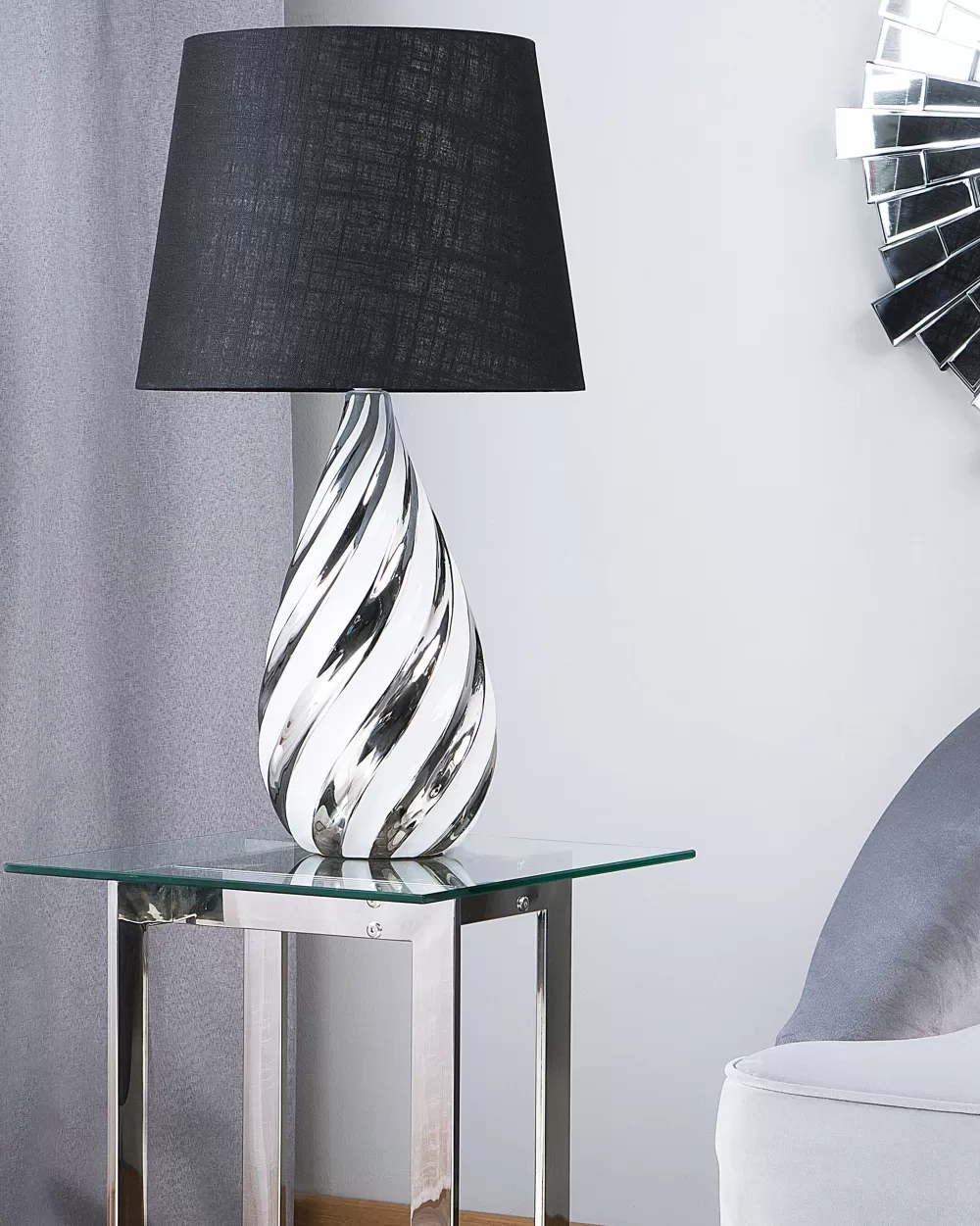 Lampada da Tavolo Moderna in Ceramica Beliani - Design Elegante con Finitura Argento e Bianco, Modello Visela
