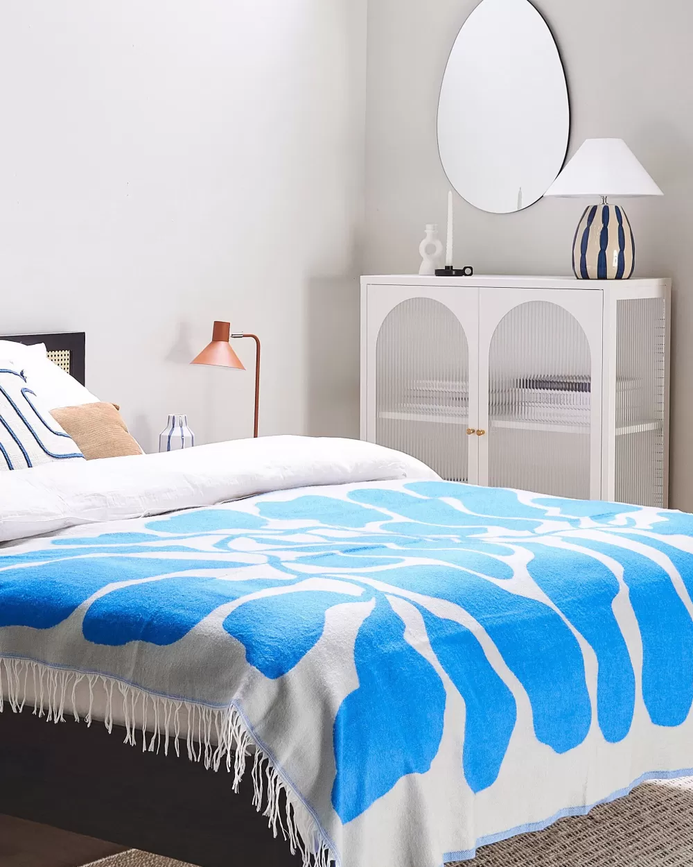 Lampada da Tavolo in Ceramica Luchetti di Beliani - Design Elegante con Combinazione Beige Chiaro e Blu