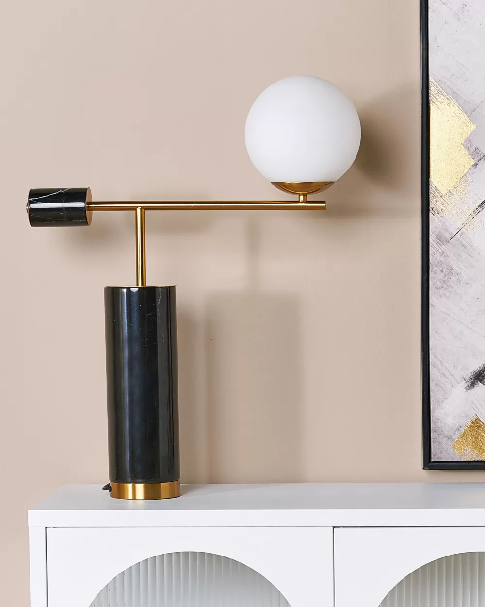 Lampada da Tavolo Beliani in Offerta - Design Moderno con Base Marmo Effetto Nero e Dettagli Dorati, Modello Hondo