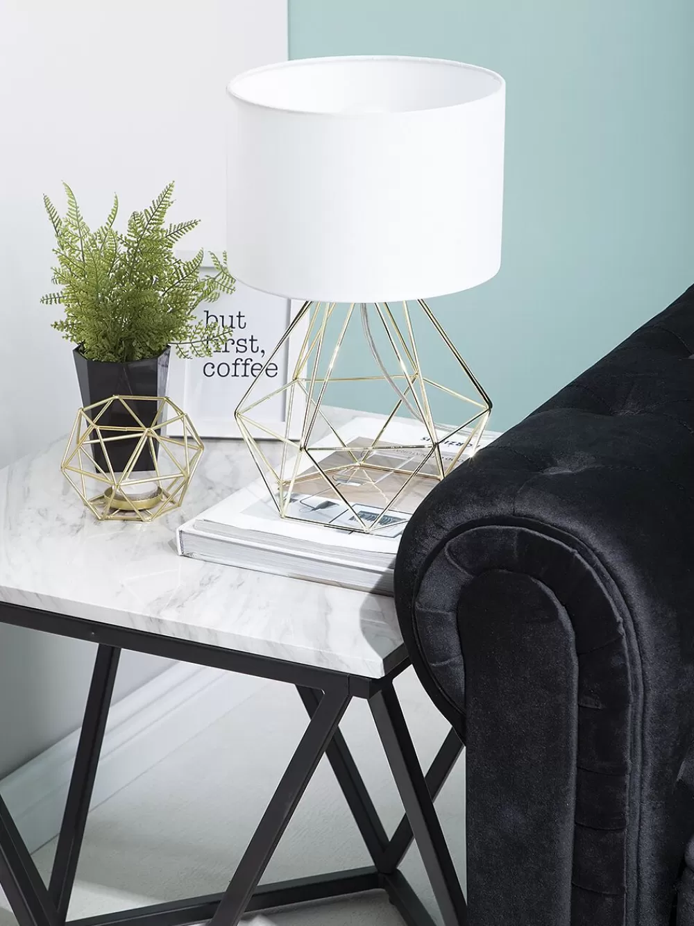 Lampada da Tavolo Beliani in Metallo Dorato - Design Moderno Maroni con Finitura Lucida
