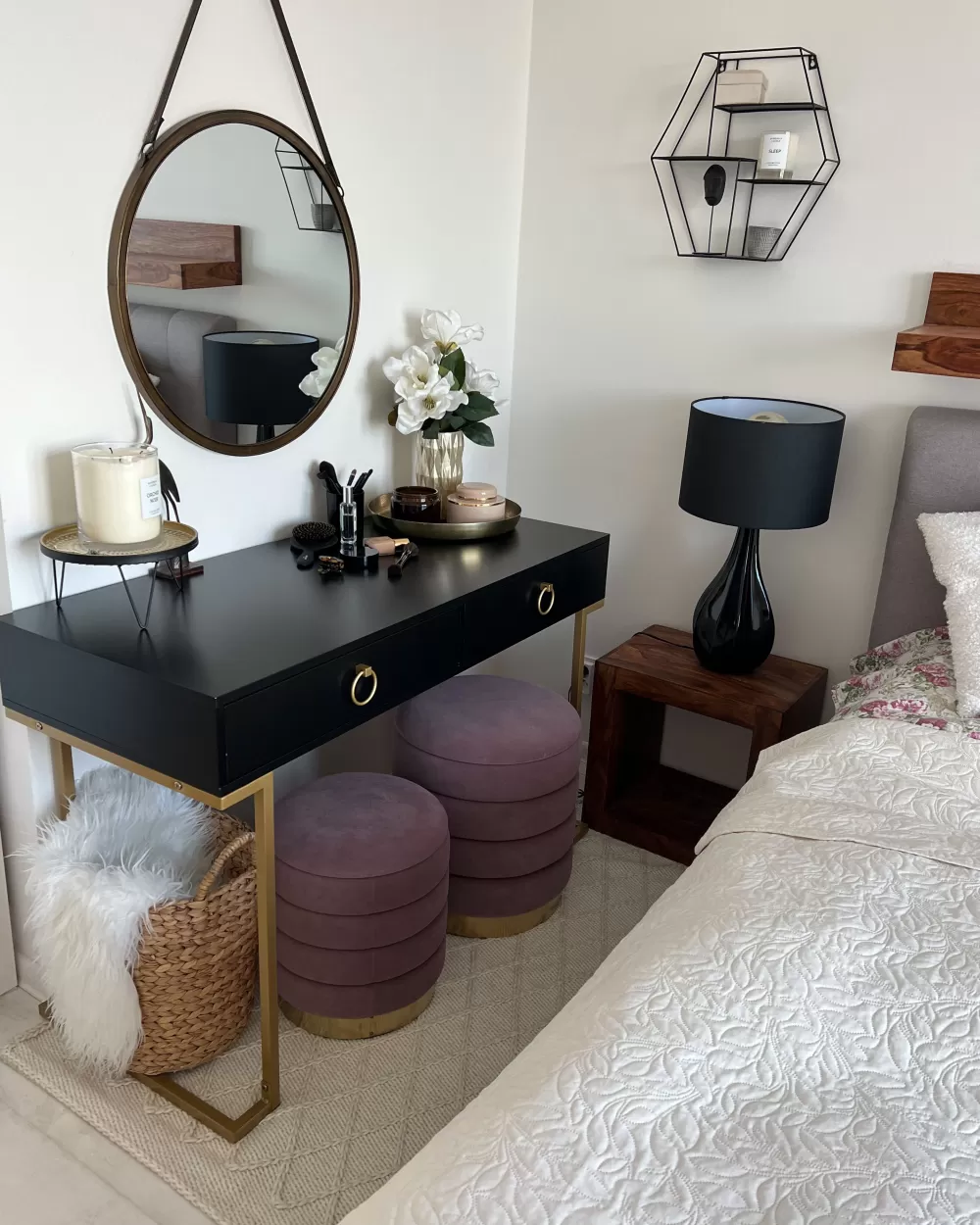 Lampada da Tavolo Elegante in Porcellana Nera Modello Santee - Design Contemporaneo Beliani