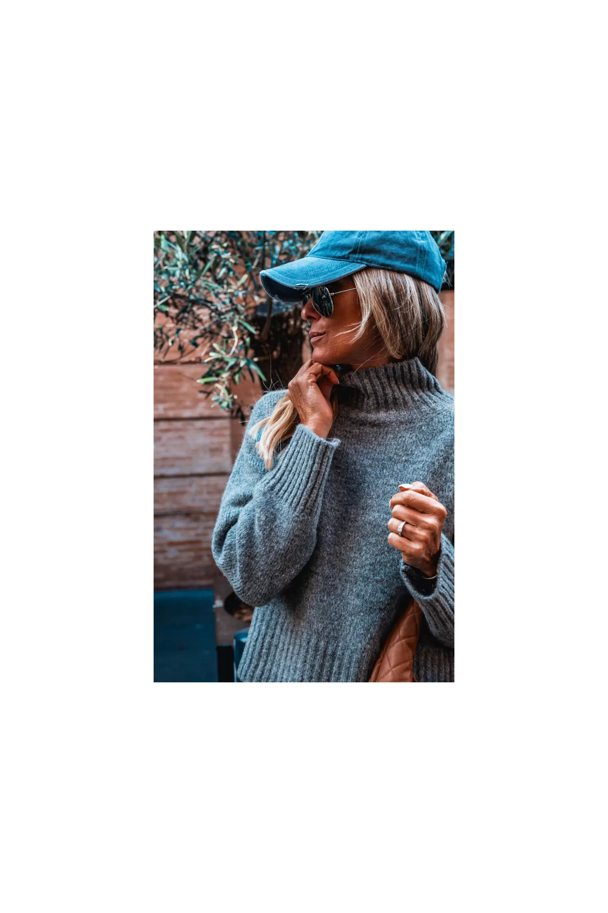 Maglione Angel Gris con Zip Frontale - Gilet Elegante in Lana per Stagione Fredda 

Offerta Imperdibile: Completa il Tuo Look con Questo Capospalla Multistrato