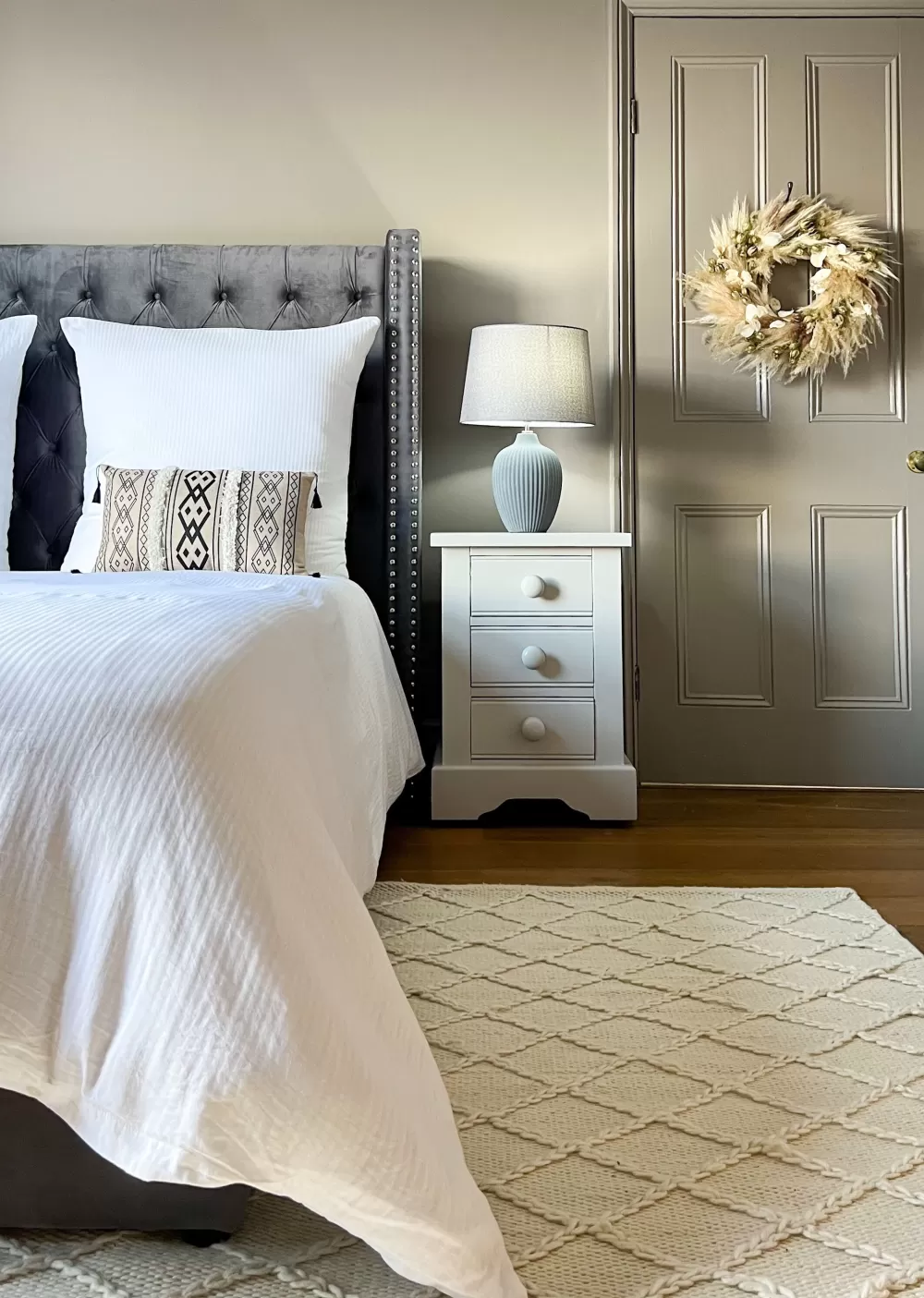 Set Lenzuola Beliani Avondale in Satinato di Cotone - Confezione Completa 240x220 cm, Bianco Ghiaccio