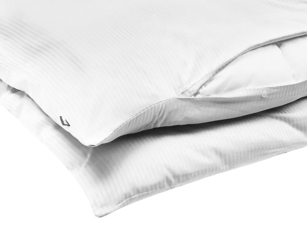Set Lenzuola Beliani Avondale in Satinato di Cotone - Confezione Completa 240x220 cm, Bianco Ghiaccio