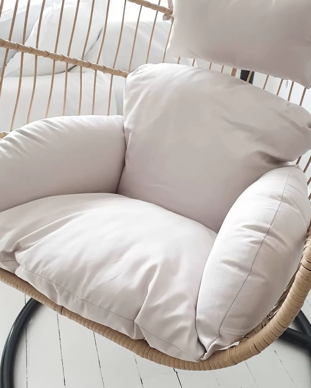 Promo Lampo: Sospensione Elegante con Base in Rattan Poliestere e Dettagli Naturali - Beliani Casoli