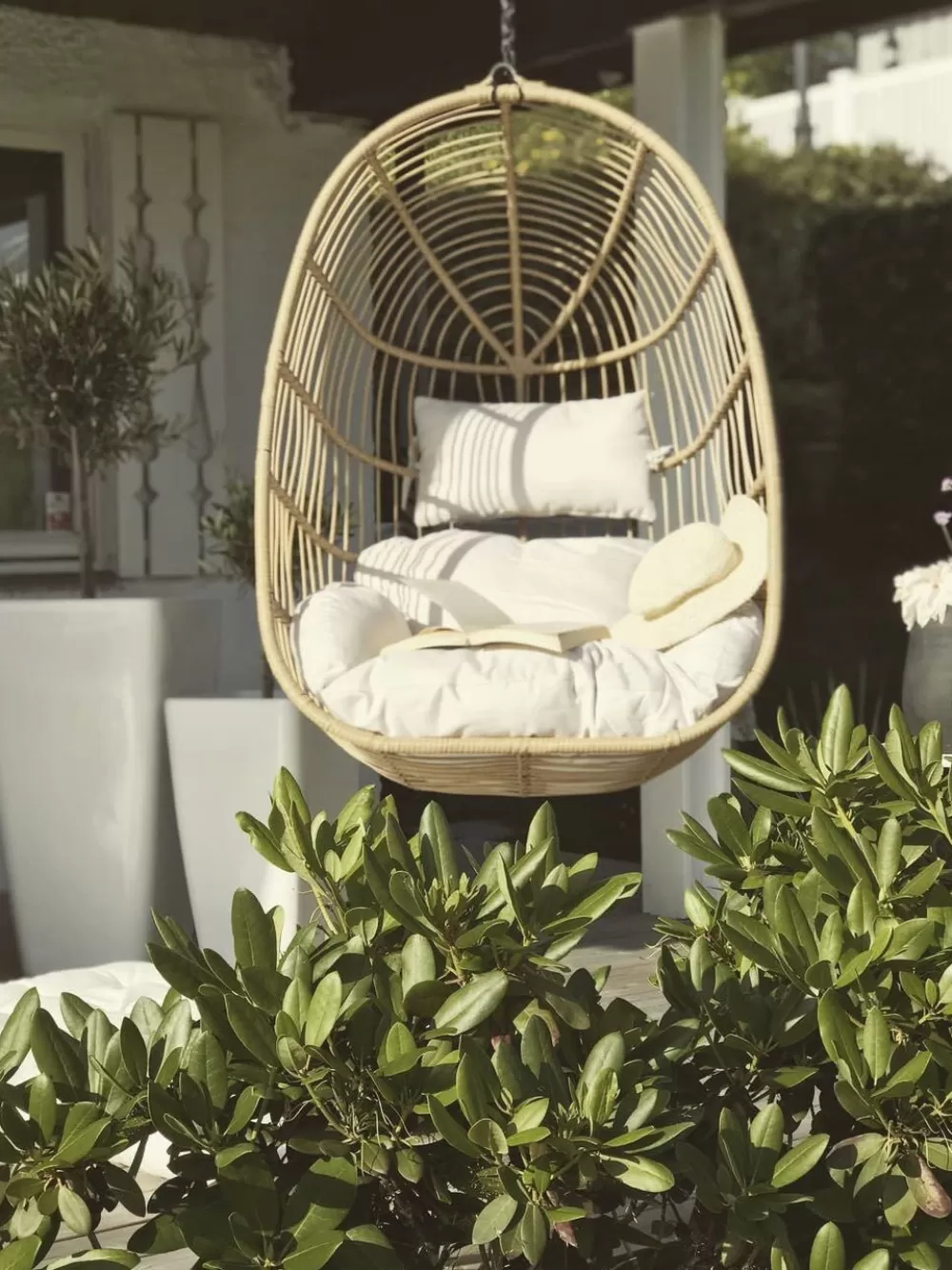 Promo Lampo: Sospensione Elegante con Base in Rattan Poliestere e Dettagli Naturali - Beliani Casoli