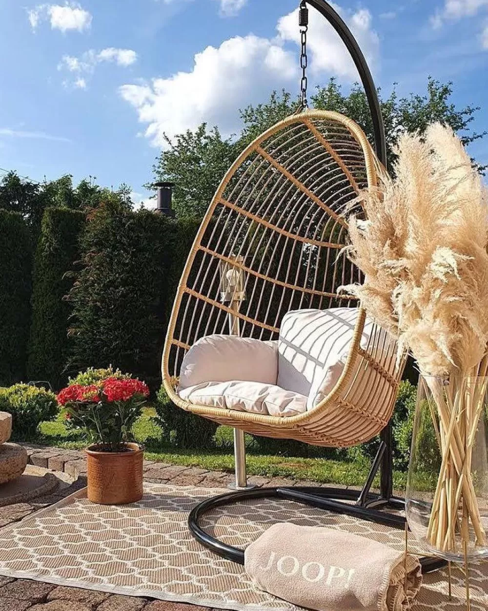 Promo Lampo: Sospensione Elegante con Base in Rattan Poliestere e Dettagli Naturali - Beliani Casoli