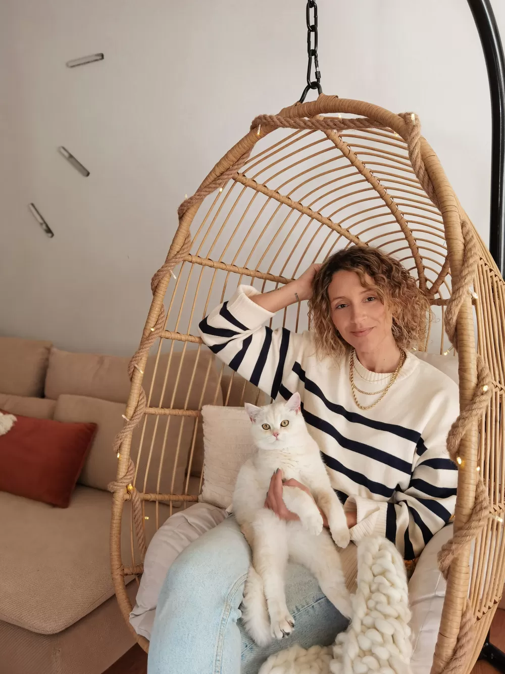 Promo Lampo: Sospensione Elegante con Base in Rattan Poliestere e Dettagli Naturali - Beliani Casoli
