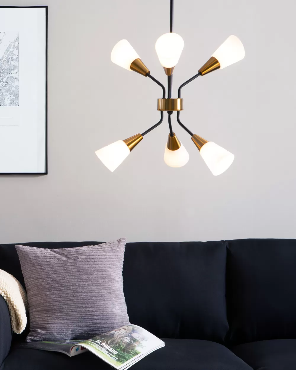 Lampadario Beliani Aroyo a 6 luci in metallo, finitura elegante bianco lucido e oro - Ideale per arredamento moderno