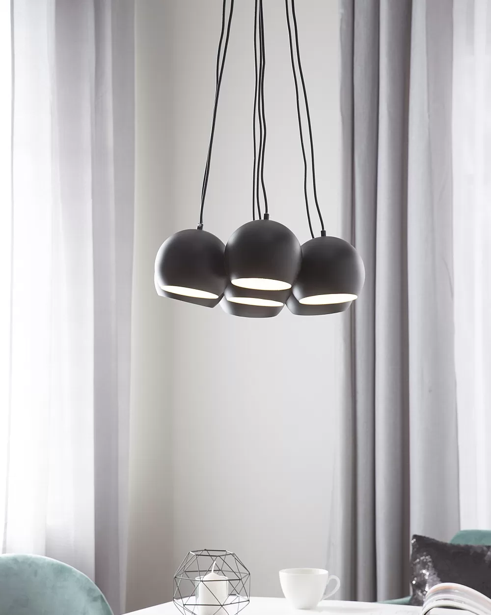Beliani Olza - Lampada a Sospensione Moderna 7 Luci in Metallo Nero | Design Elegante - Prezzo Conveniente