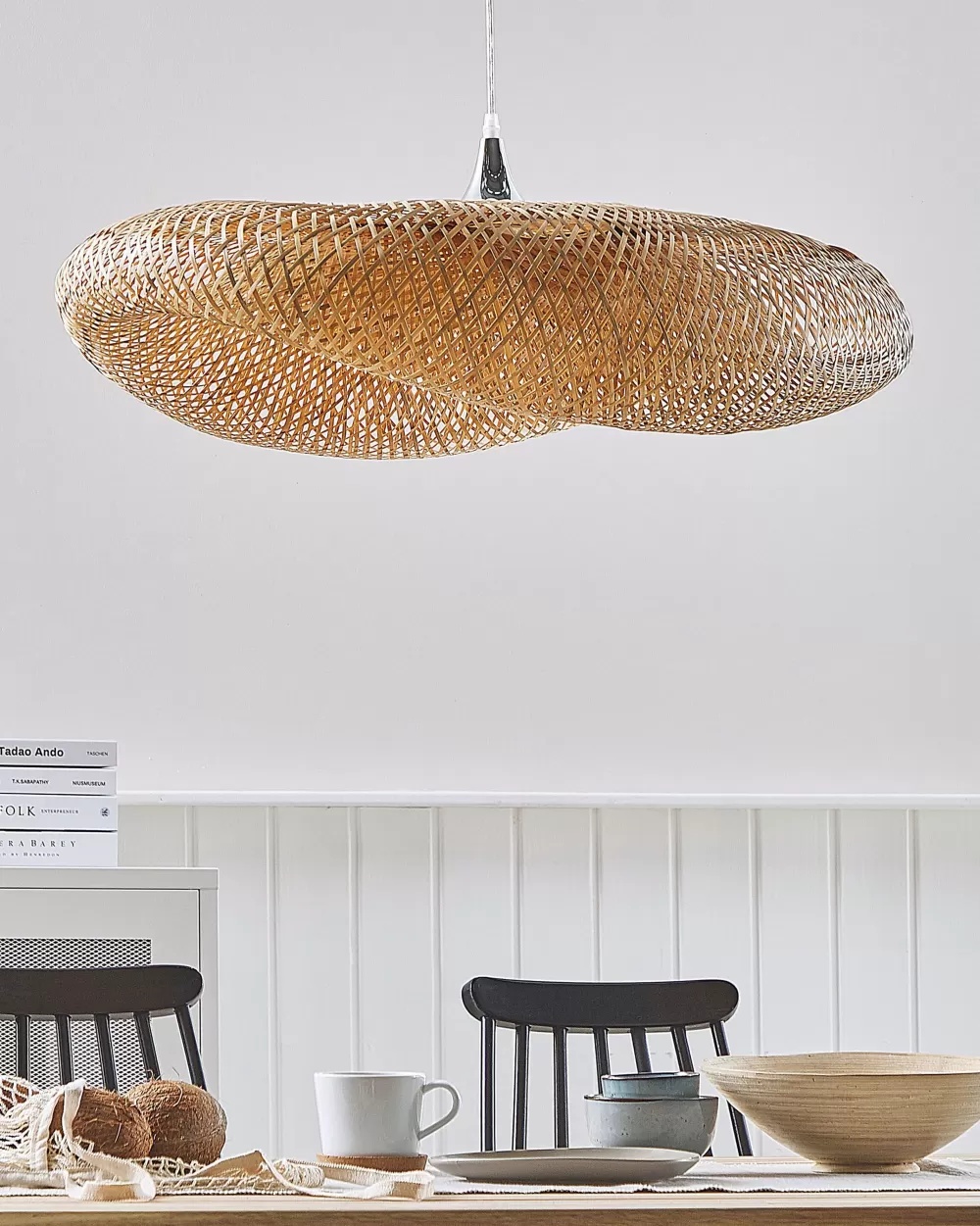 Lampada a Sospensione in Bambù e Legno Chiaro - Design Minimalista Boyne per Interni Moderni | Beliani

Elegante Sospensione in Bambù Naturale - Modello Boyne con Rifiniture in Legno Chiaro | Illuminazione D'Atmosfera Beliani

Lampadario Sospeso Compatto in Fibra di Bambù - Linea Boyne con Struttura Leggera in Tonalità Chiare | Collezione Beliani