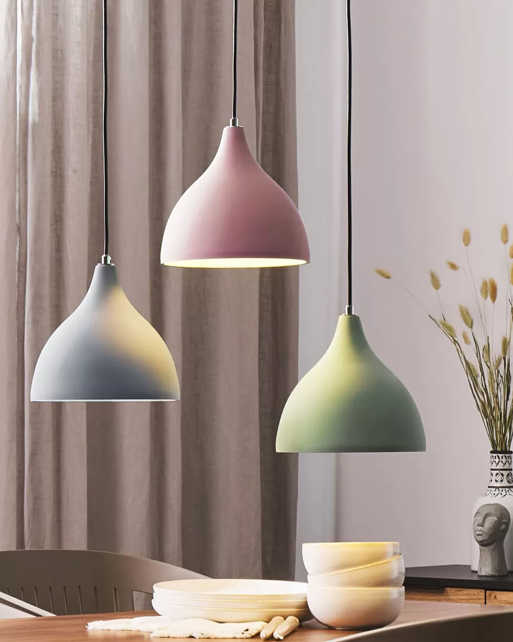 Lampadario Beliani Design Elegante in Gesso Grigio Chiaro per Interni Moderni - Modello Lambro
