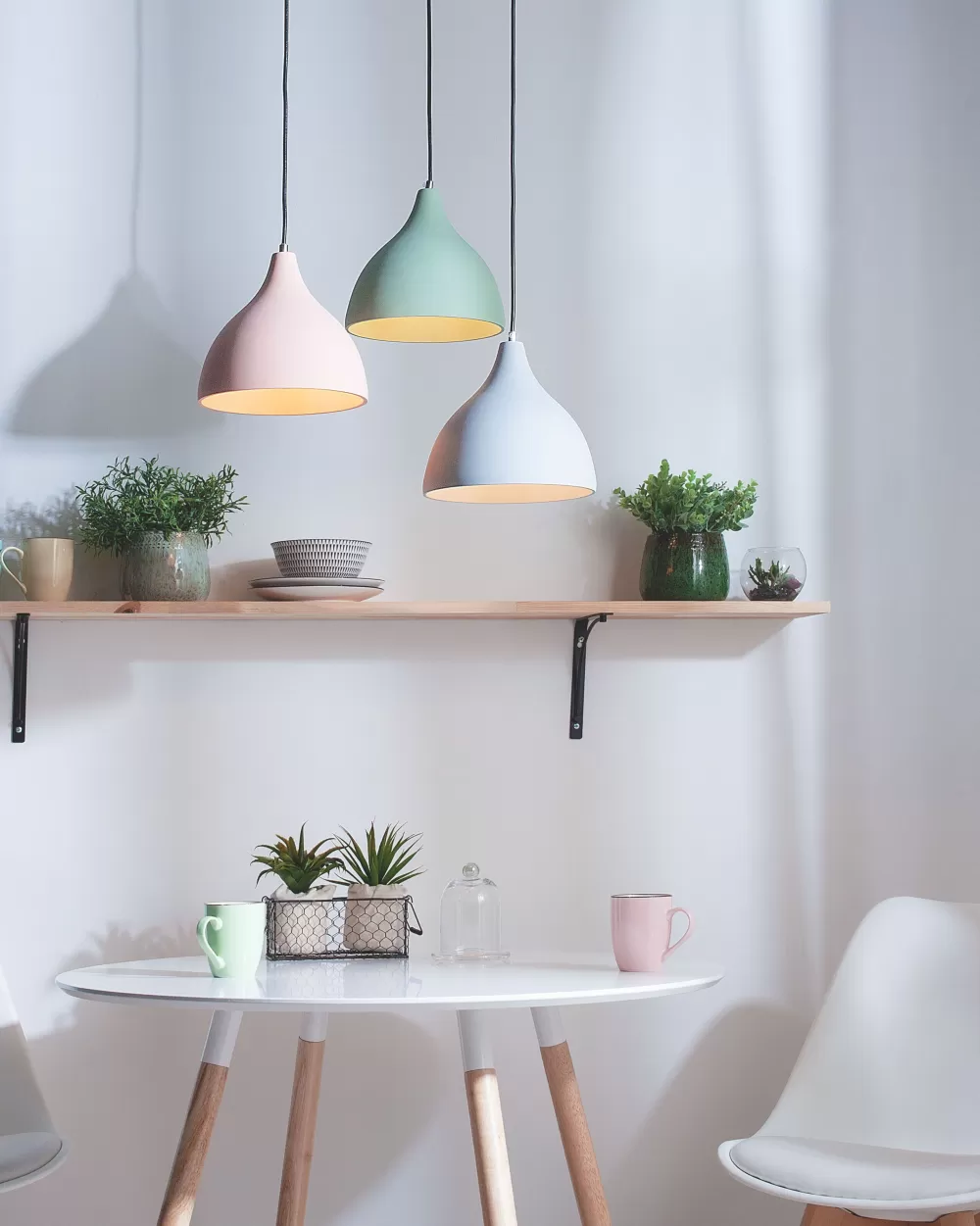 Lampadario Beliani Design Elegante in Gesso Grigio Chiaro per Interni Moderni - Modello Lambro
