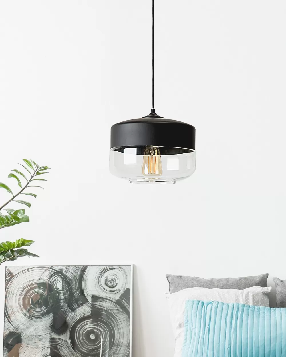 Lampadario Beliani a Sospensione in Vetro Opaco Nero - Design Minimalista Murray per Interni Moderni