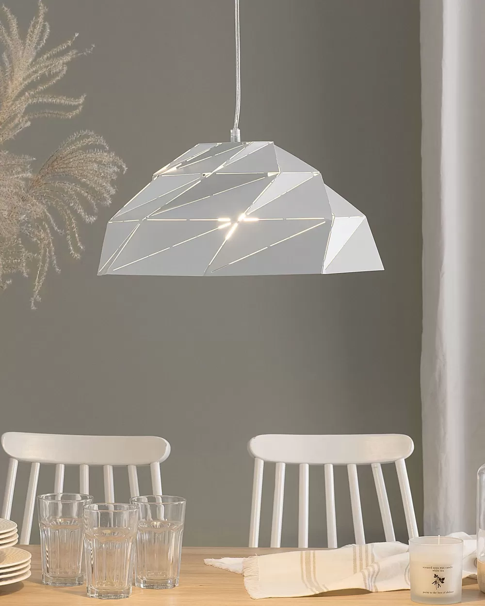 Lampada a Sospensione Moderna in Metallo Bianco Rubicon - Beliani con Sconto Esclusivo