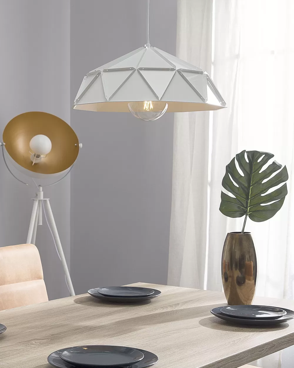 Lampadario a Sospensione Senia in Metallo Bianco - Design Moderno per Interni by Beliani