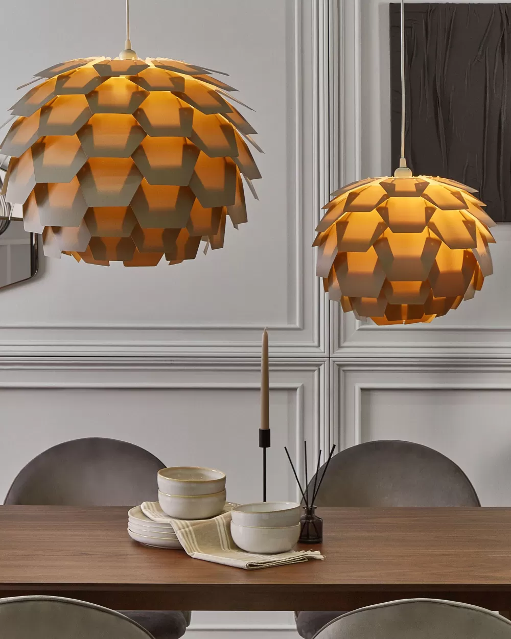 Lampada Sospesa Beliani in Plastica Grigio Antracite, Design Moderno con Sfumature Segrete per Ambienti Interni