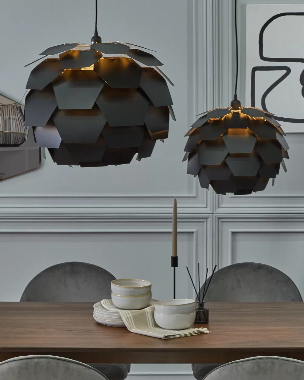 Beliani - Lampadario Sospeso Moderno in Plastica Opaca, Nero Assoluto, Ideale per Soggiorno o Cucina, Modello Segre (Grandi Dimensioni)