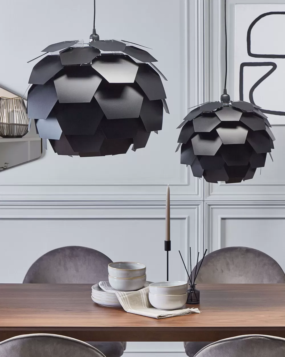 Beliani - Lampadario Sospeso Moderno in Plastica Opaca, Nero Assoluto, Ideale per Soggiorno o Cucina, Modello Segre (Grandi Dimensioni)