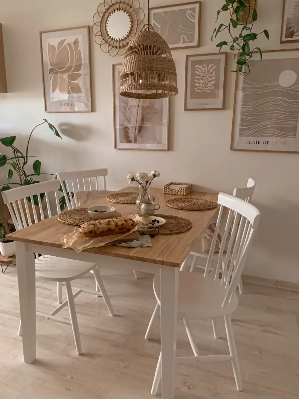 Beliani Tavolo da Pranzo in Legno Gomma Naturale, Design Scandinavo Bianco e Chiaro - Dimensioni 114x68 cm Collezione Georgia