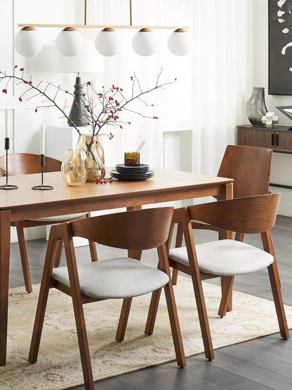 Beliani Tavolo da Pranzo Lottie in Legno Scuro, Dimensioni 160x90 cm, Design Moderno e Funzionale