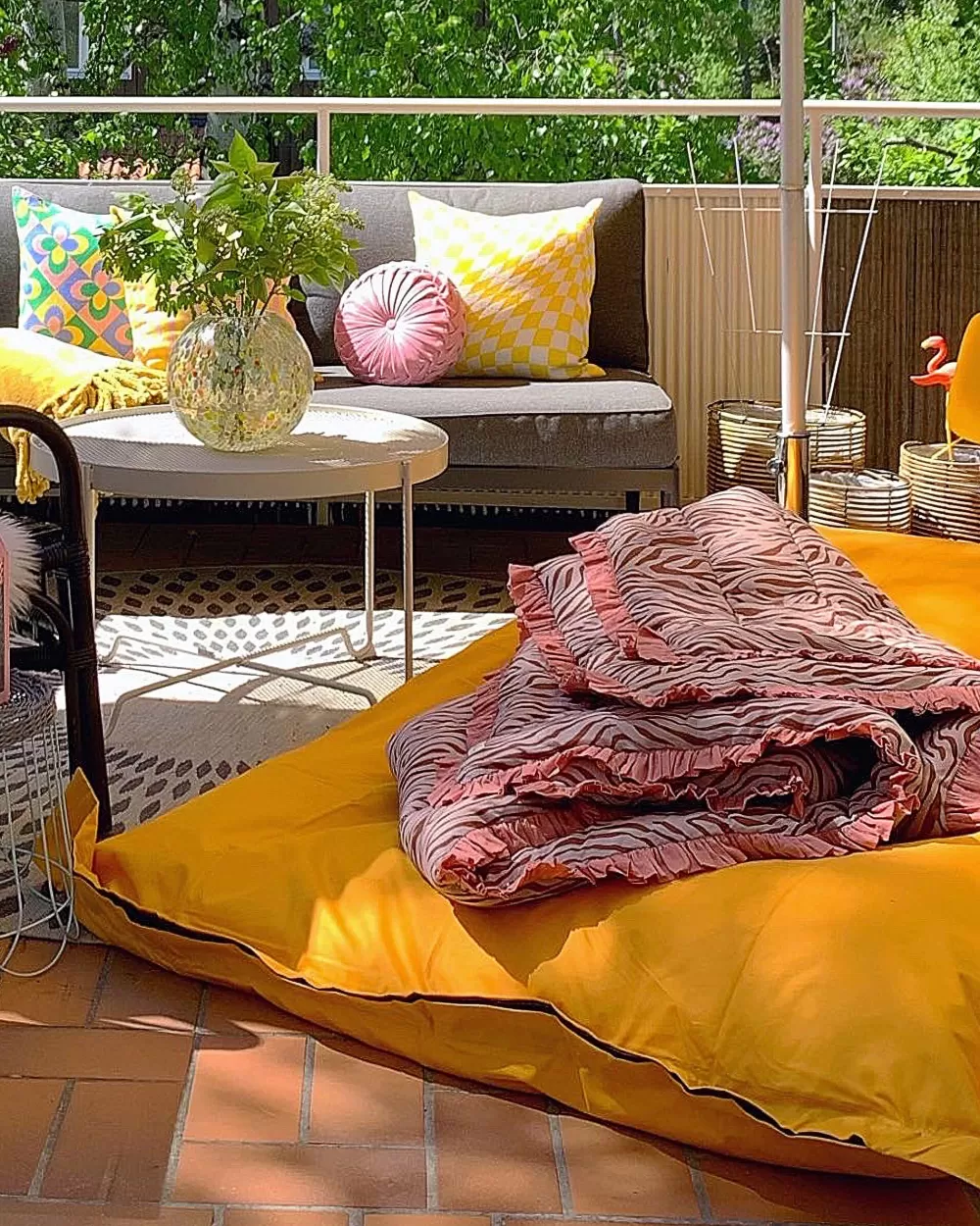 Beliani Sedia a Sacco Gialla con Rivestimento in Nylon Morbido, 140x180 cm - Poltrona Comoda a Forma di Sacco con Copriletto Peluche, Design Moderno per Interni
