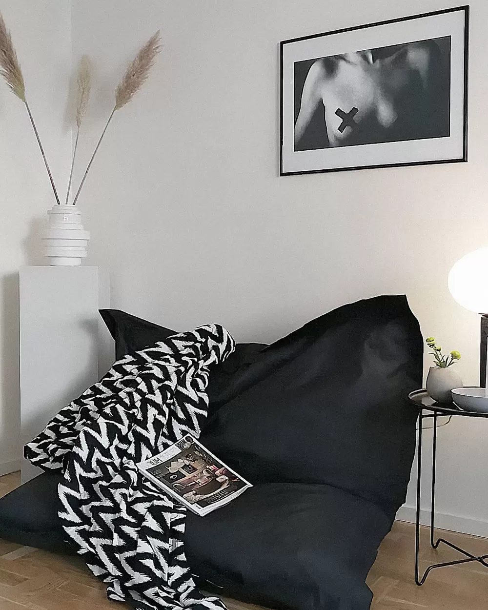 Beliani Sedia a Sacco in Nylon Nero 140x180 cm - Design Moderno con Rivestimento Morbido e Confortevole per Interni