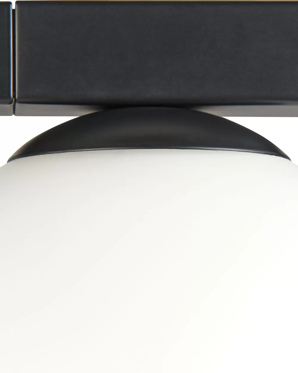 Lampada a parete Beliani con doppia illuminazione - Design moderno in ferro verniciato nero, dettaglio vaso decorativo modello Isabella