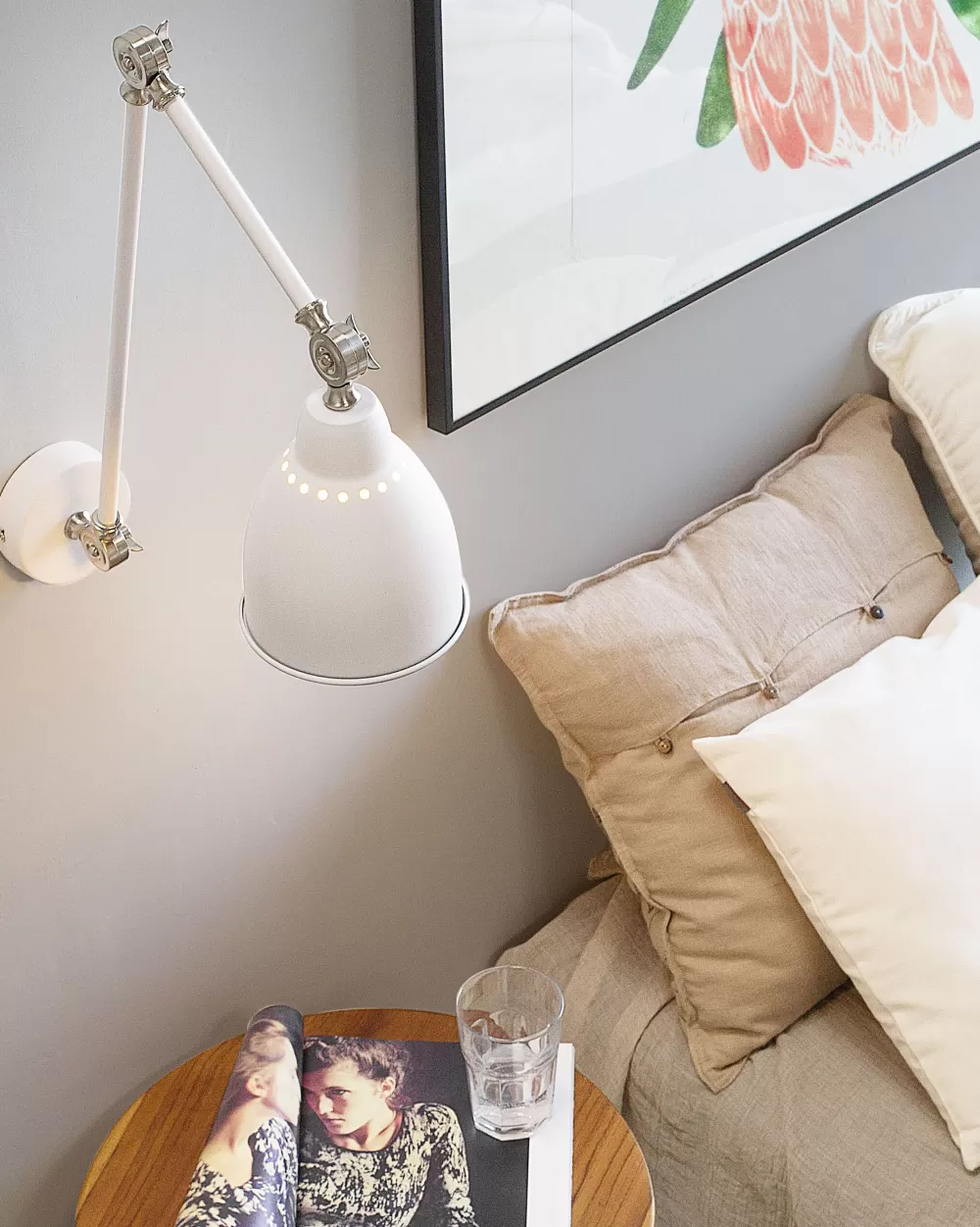Beliani Lampada da Parete Moderna con Design Slanciato in Metallo - Bianco Opaco, Modello Mississippi