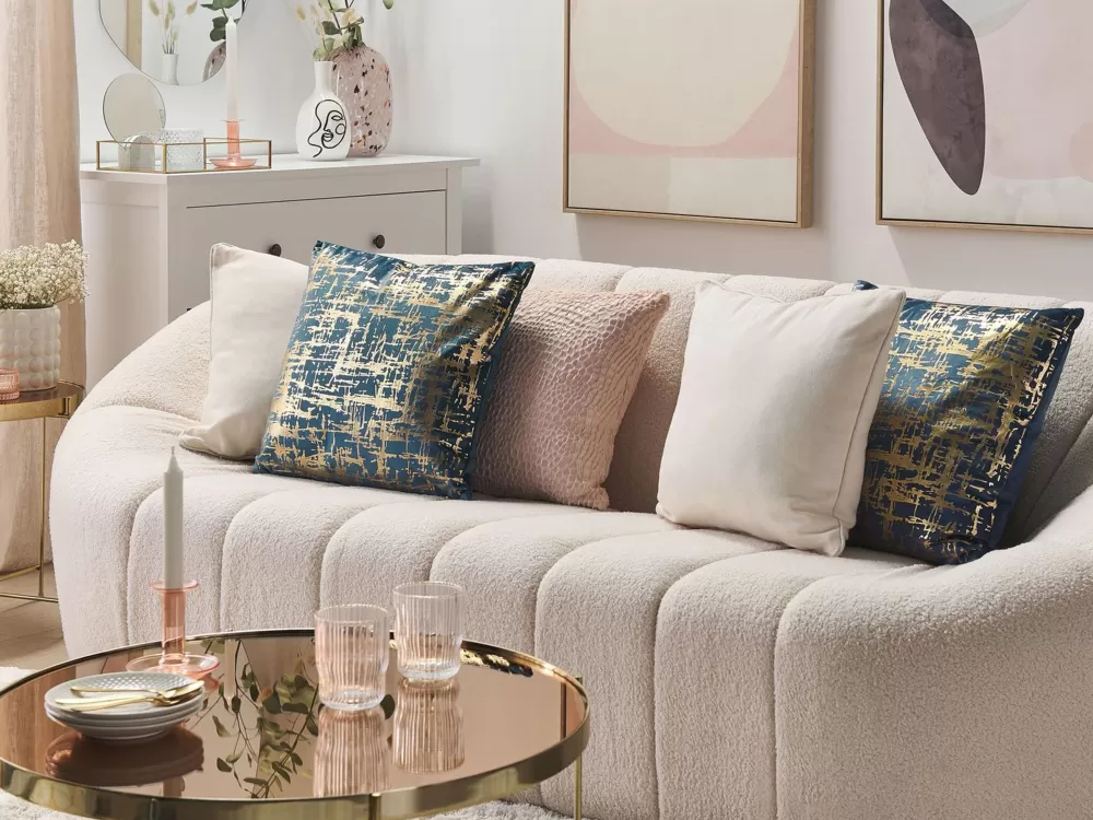 Beliani Coppia di Cuscini Decorativi in Blu Oltremare con Ricami Dorati - 45x45 cm per un Tocco di Eleganza Gardenia