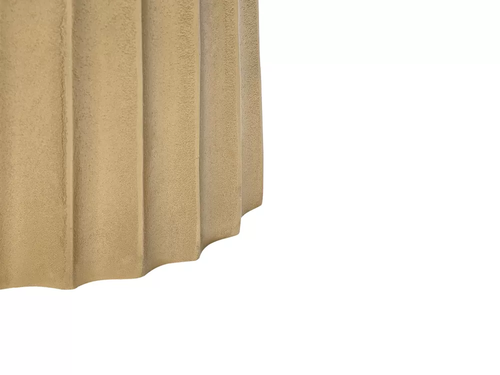Beliani - Tavolino Laterale Moderno in Alluminio Dorato, Design Elegante Ouyen a Prezzo Conveniente