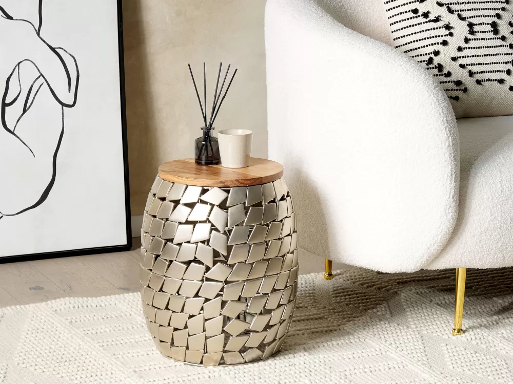 Beliani - Tavolino Laterale Moderno in Legno di Mango e Ferro, Design Elegante con Rifiniture Argentate - Collezione Jabiru, Legno Chiaro