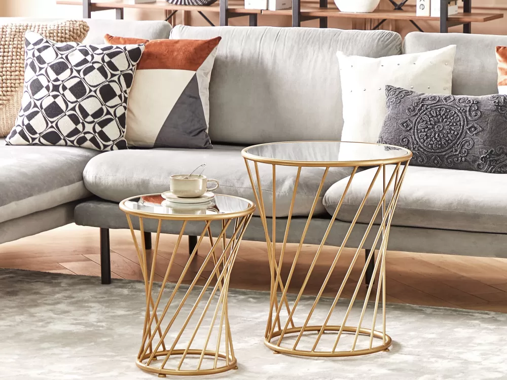 Set di 2 Tavolini Decorativi con Piano a Specchio - Design Twist in Metallo Dorato, Collezione Elegante Beliani