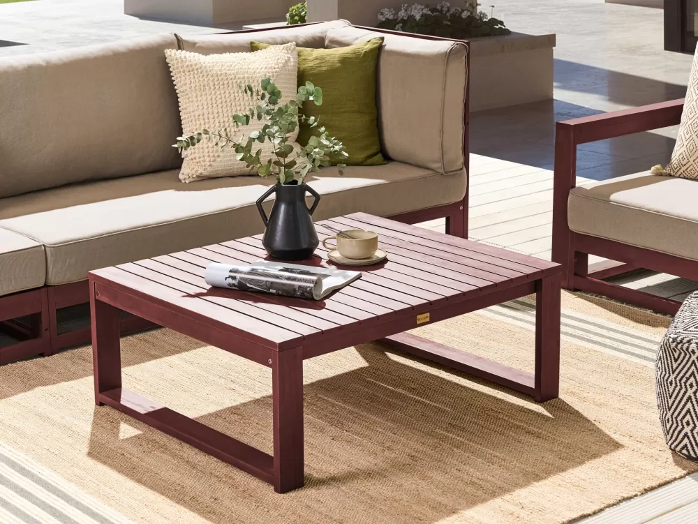Beliani Timor II - Tavolino Elegante in Legno di Acacia, Tonalità Marrone Mogano, Design Moderno e Conveniente per il Soggiorno