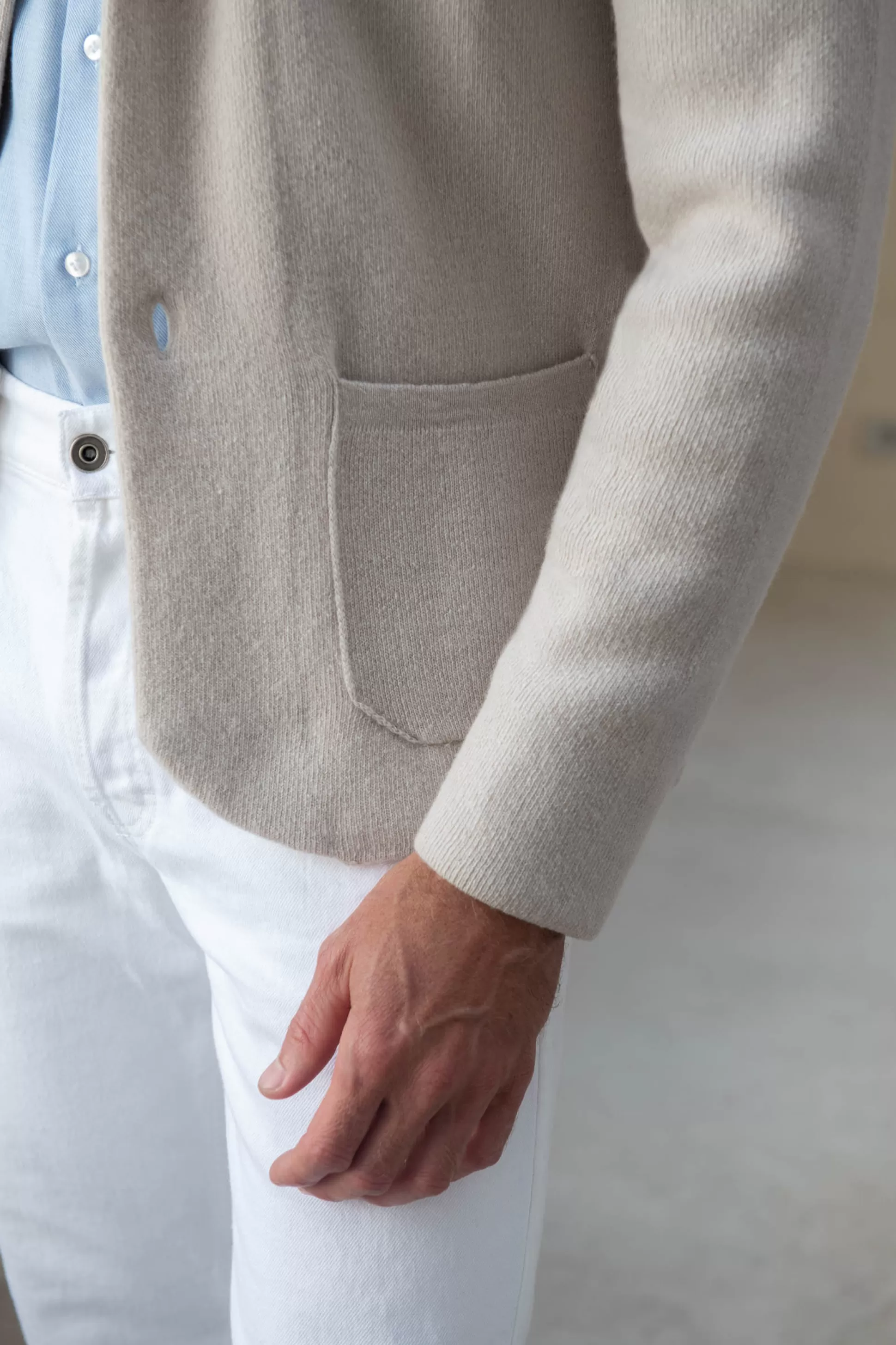 Giacca a Maglia in Tinta Pietra - Tessuto Premium Lana e Cashmere - Prodotto Artigianalmente in Italia | Collezione Esclusiva Pini Parma