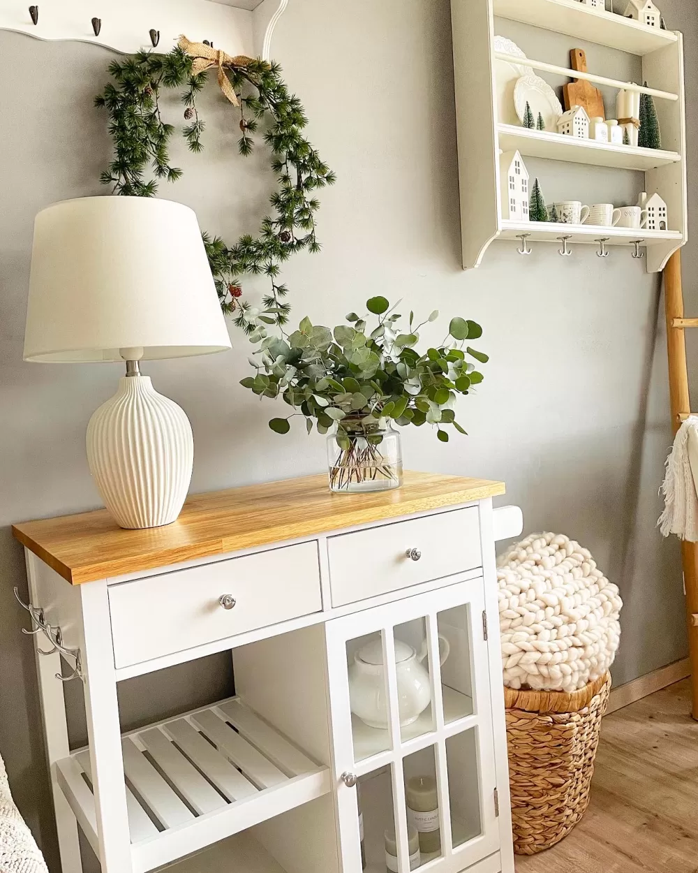 Beliani Mobile Contenitore Elegante con 2 Cassetti - Design in Legno Chiaro e Bianco Genova per Soggiorno/Cucina