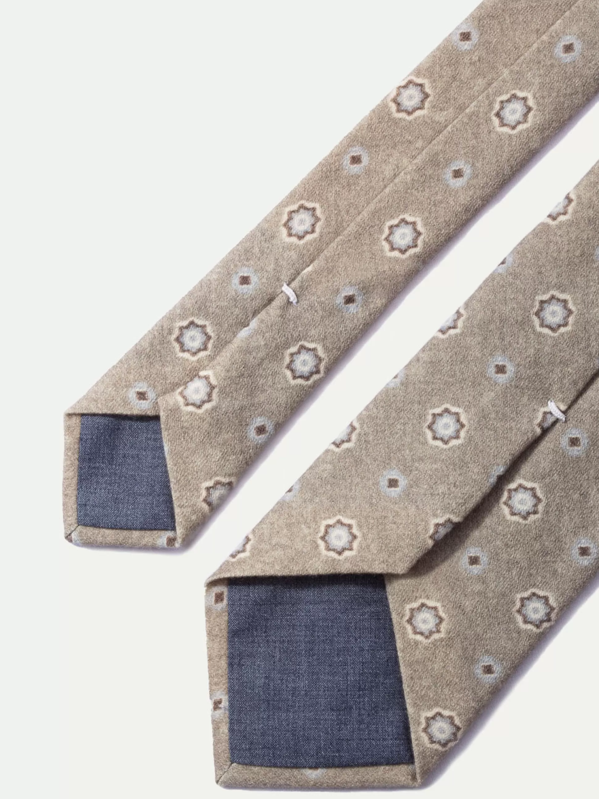 Cravatta Raffinata in Seta Taupe - Artigianato Italiano di Pregio | Collezione Autunno Pini Parma