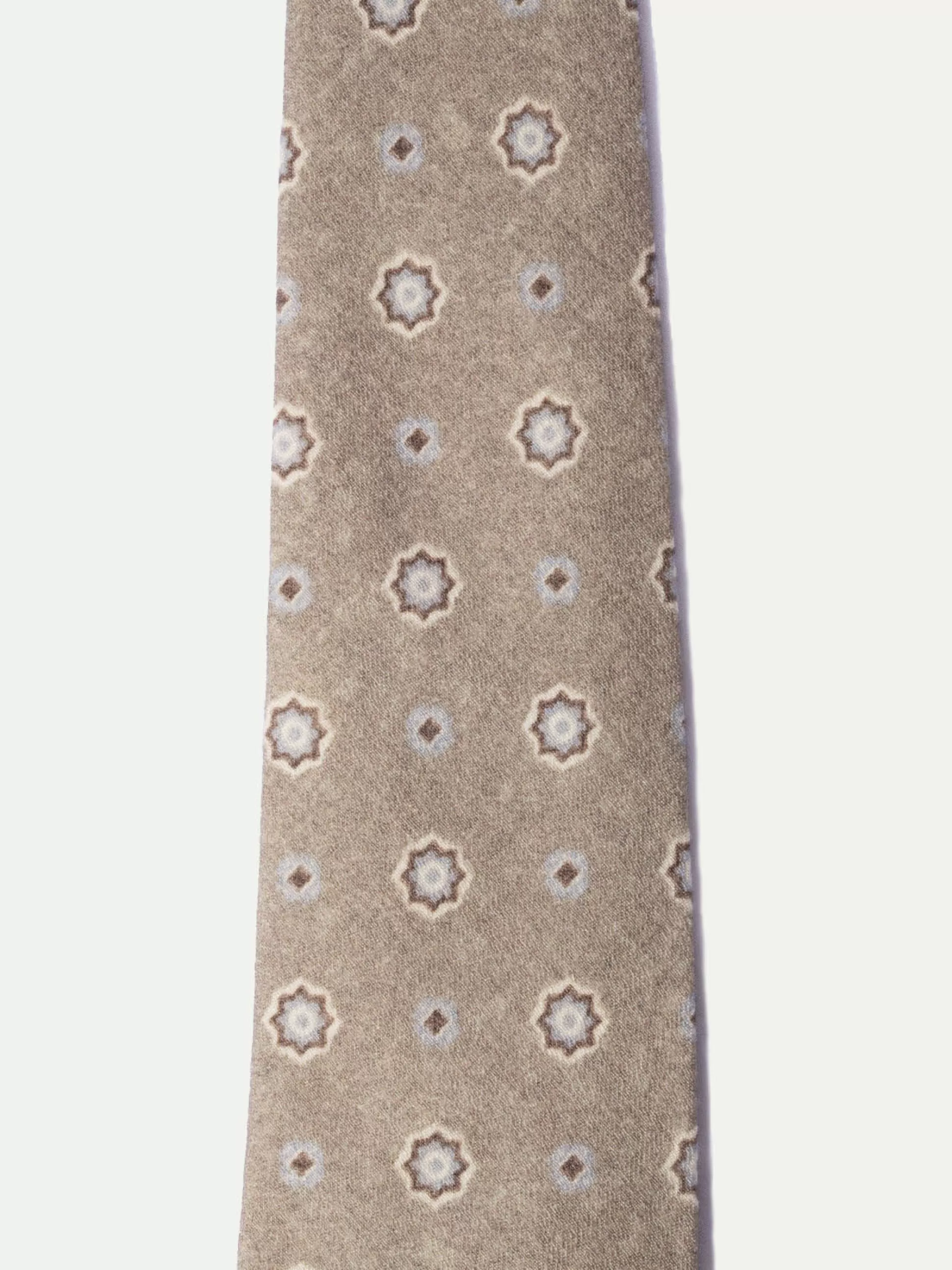 Cravatta Raffinata in Seta Taupe - Artigianato Italiano di Pregio | Collezione Autunno Pini Parma