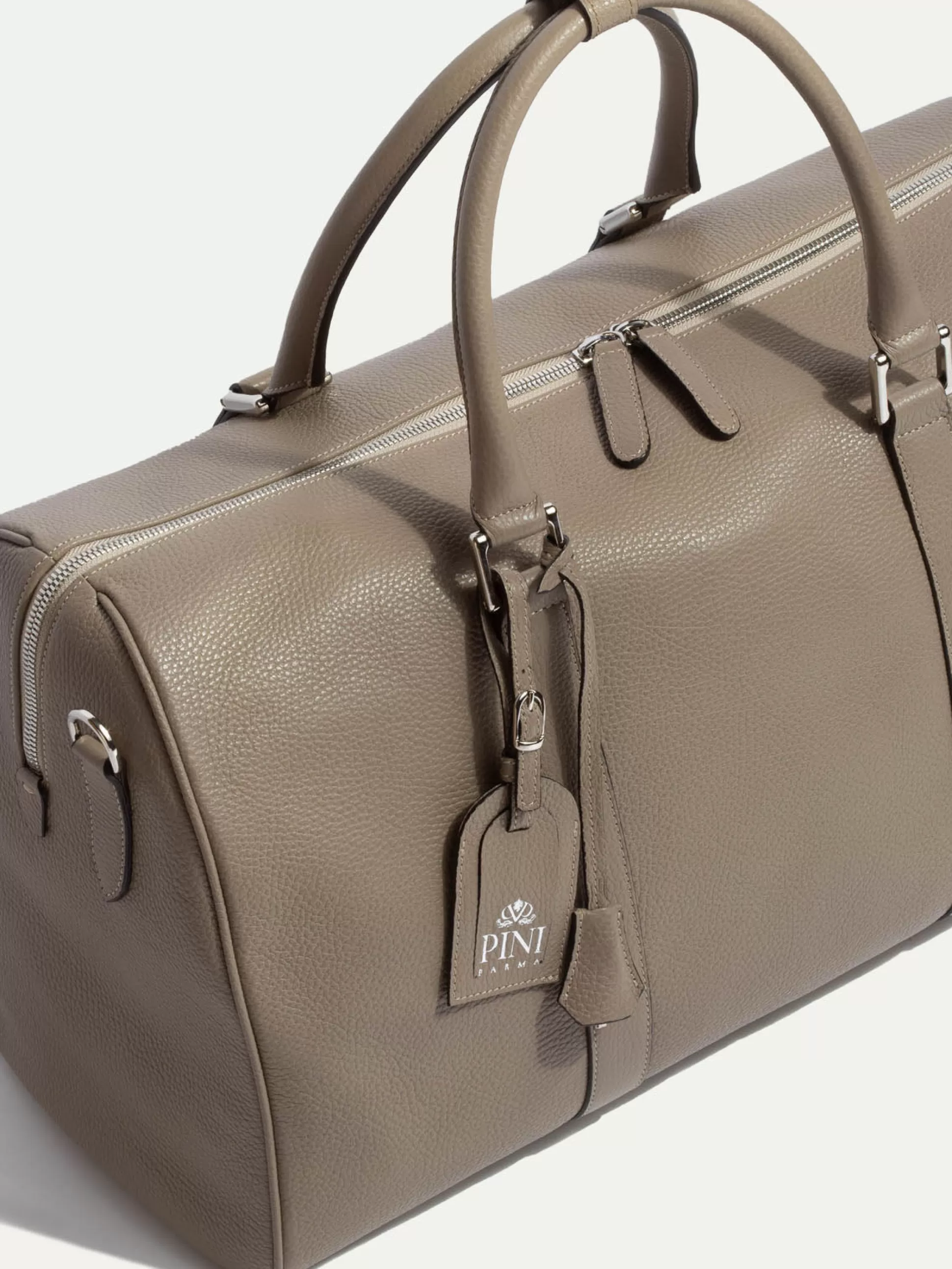 Pini Parma: Borsa Weekend in Pelle Taupe Artigianale - Realizzata a Mano in Italia con Dettagli Ricercati e Prezzo Accessibile