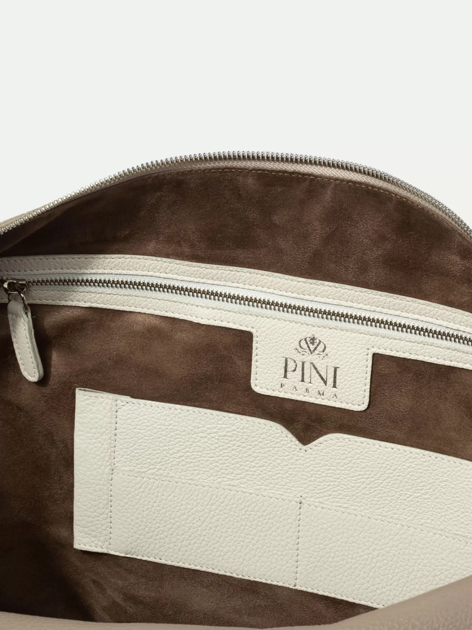 Pini Parma: Borsa Weekend in Pelle Taupe Artigianale - Realizzata a Mano in Italia con Dettagli Ricercati e Prezzo Accessibile