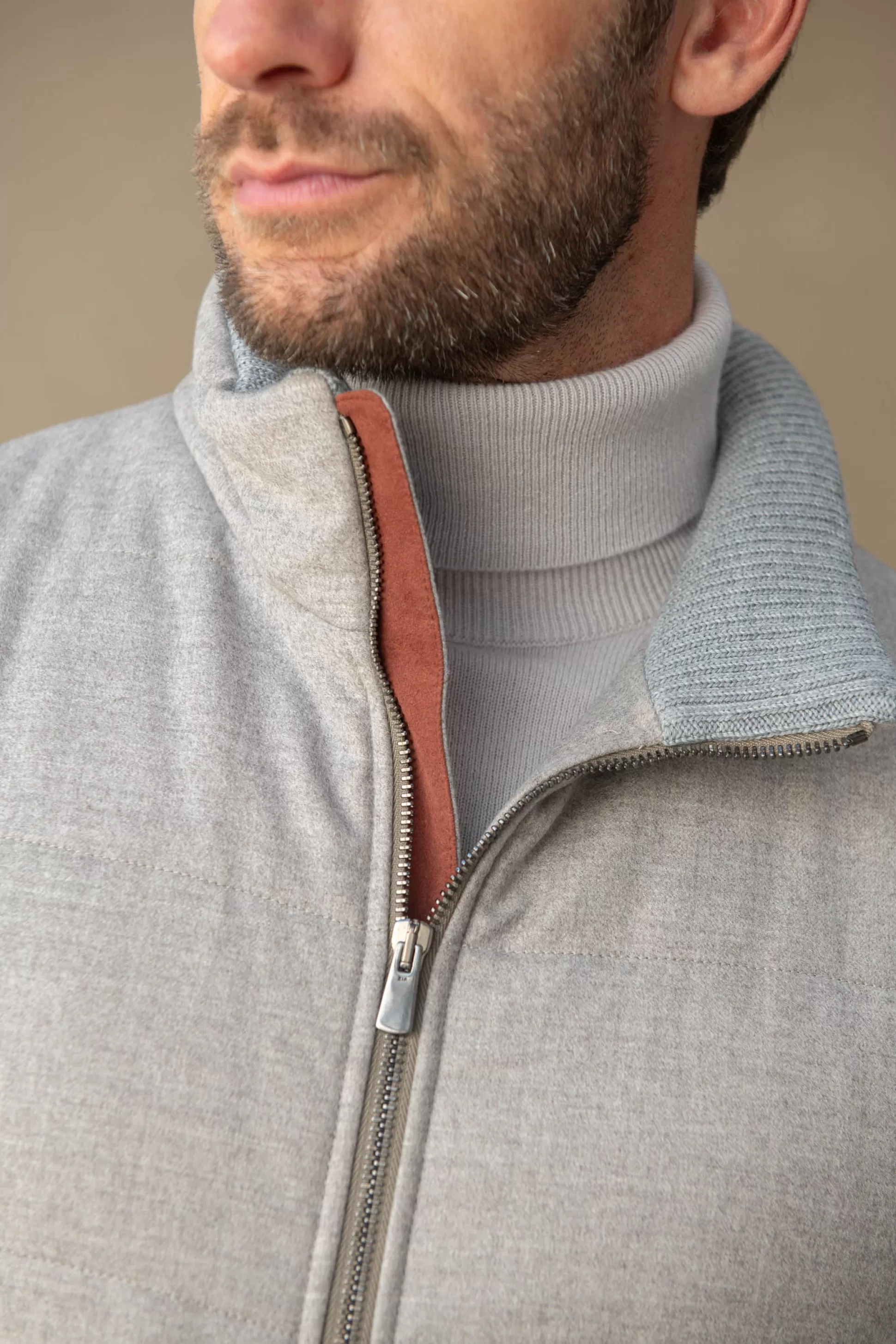 Giacca imbottita taupe in lana Loro Piana® con zip - Tecnologia antipioggia integrata - Fatto a mano in Italia | Outlet esclusivo Pini Parma
