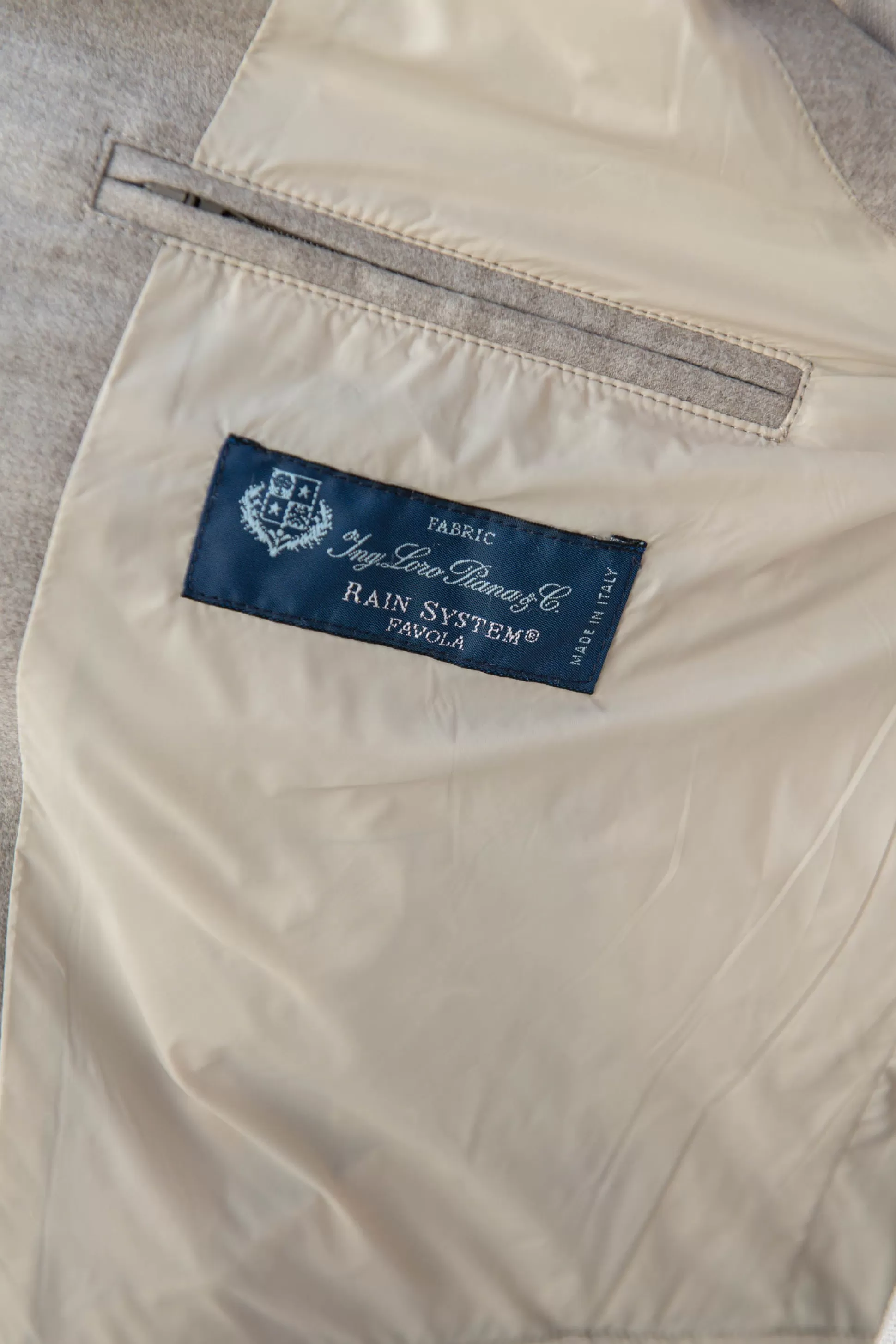 Giacca imbottita taupe in lana Loro Piana® con zip - Tecnologia antipioggia integrata - Fatto a mano in Italia | Outlet esclusivo Pini Parma