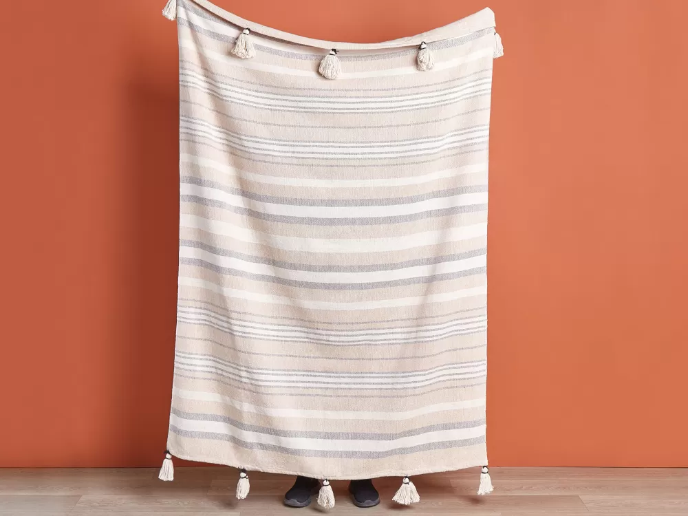 Lussuosa Coperta Beliani in Cotone Beige 170x130 cm - Tocco Morbido per la Camera da Letto Yarseli