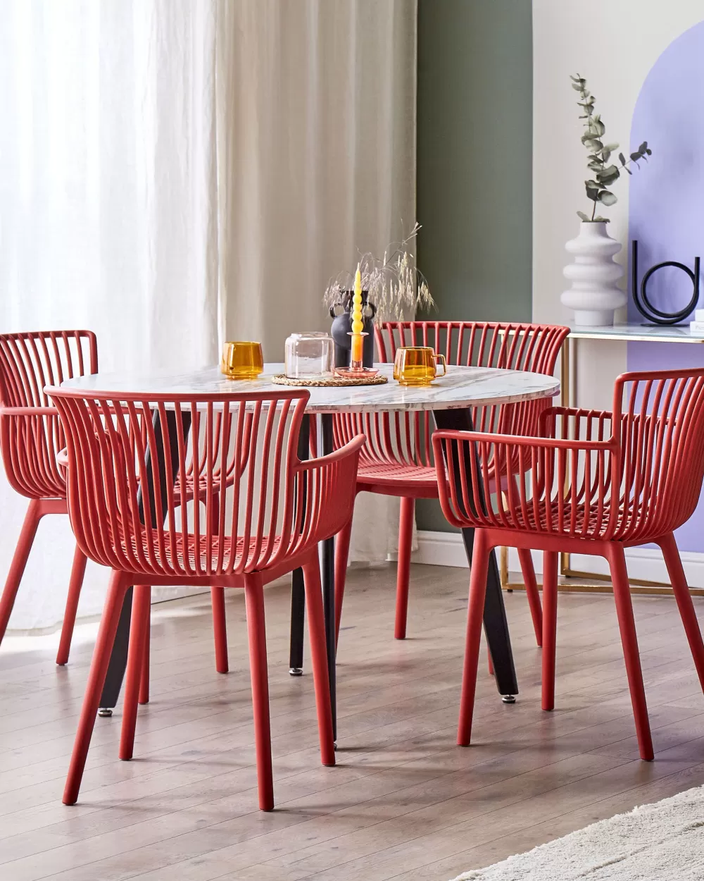 Beliani Set 4 Sedie Pesaro in Plastica Sanguigna - Design Moderno e Compatto per Interni/Esterni